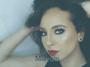 Mia_cum