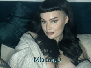 Mia_mack