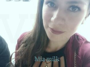 Mia_milk