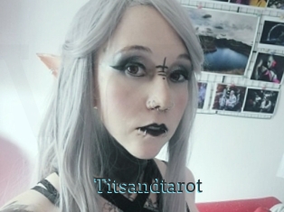 Titsandtarot